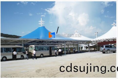 選擇膜結構(gou)遮(zhe)陽雨(yu)棚應用(yong)于加(jia)油站(zhan)中具有(you)哪(na)些(xie)重大(da)意義(yi)