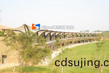 張拉(la)膜(mo)結構停(ting)車(che)棚值(zhi)得(de)推薦的(de)理由包括哪些