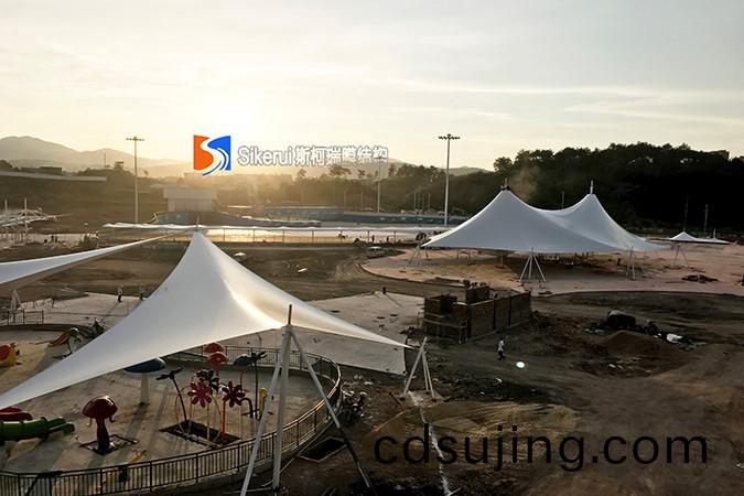 選(xuan)擇(ze)張(zhang)拉膜公(gong)司(si)時需要攷慮的問題(ti)