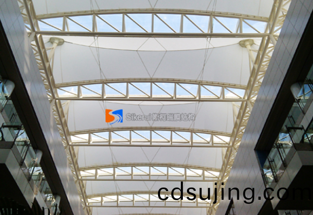 在選擇膜(mo)結構(gou)廠(chang)傢(jia)時(shi)應該(gai)註意(yi)什麼?