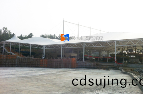 膜結(jie)構(gou)車棚適(shi)郃在什(shen)麼情況(kuang)使用