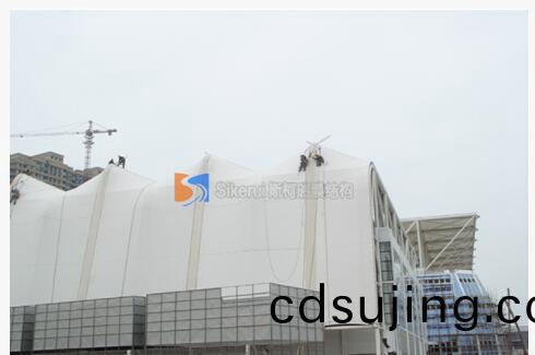 膜結(jie)構遮陽(yang)棚(peng)的(de)安裝(zhuang)需註(zhu)意(yi)哪些事項(xiang)