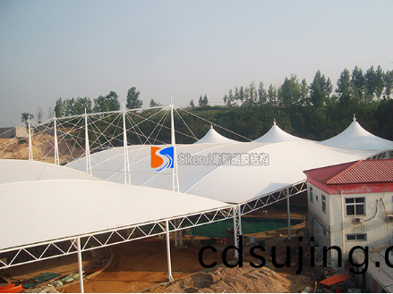 膜結構(gou)遮(zhe)陽棚(peng)的適用場所(suo)