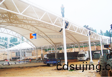 如何(he)去(qu)判斷膜結(jie)構(gou)遮(zhe)陽(yang)棚(peng)‍的(de)質量？