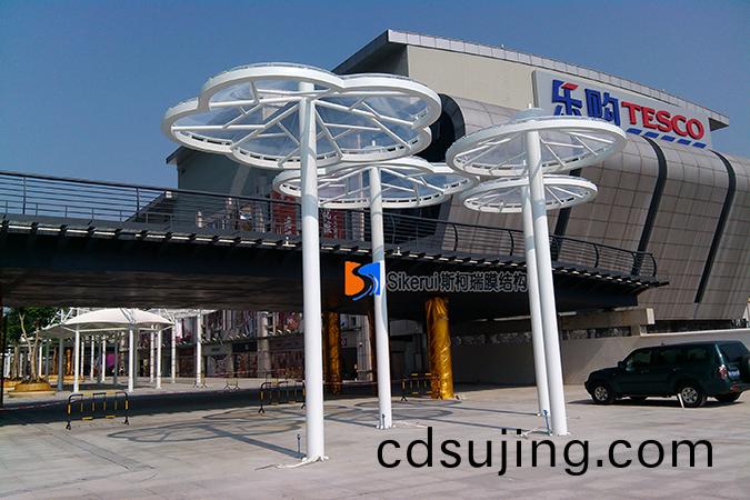 選擇張拉(la)膜價格郃(he)適且(qie)品質好的(de)産(chan)品(pin)可(ke)從哪些方麵入手