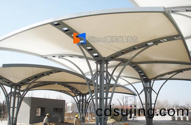 膜(mo)結(jie)構(gou)停(ting)車棚(peng)要(yao)滿(man)足哪些要(yao)求