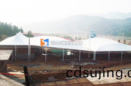 膜結(jie)構遮(zhe)陽(yang)棚(peng)在(zai)安裝中要註(zhu)意什(shen)麼(me)