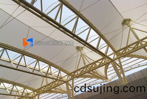 膜(mo)結(jie)構(gou)停車棚(peng)的(de)安裝(zhuang)註(zhu)意(yi)事(shi)項(xiang)有哪些(xie)？