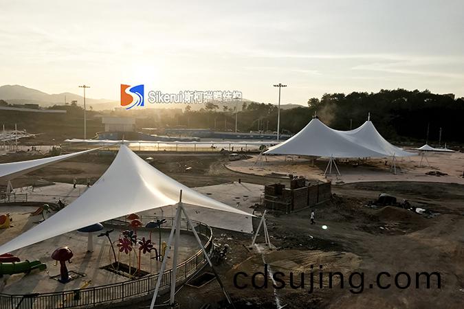 江(jiang)西(xi)贛(gan)州水上(shang)樂(le)園張(zhang)拉(la)膜項目(mu)